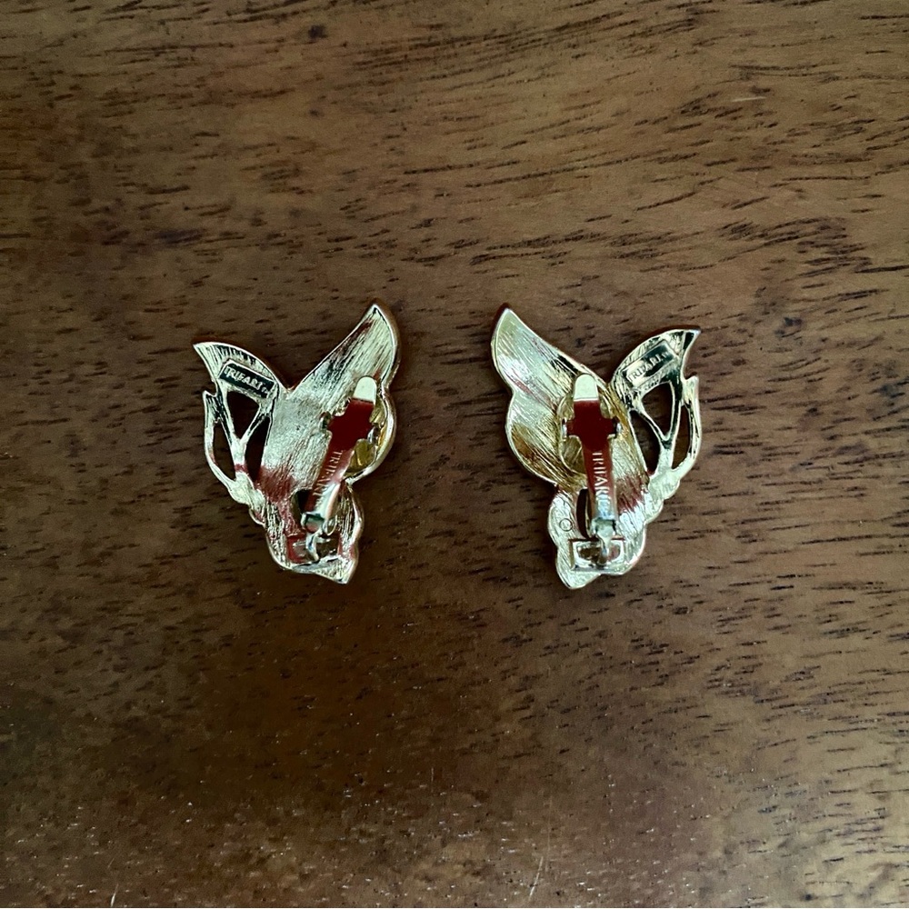 Vintage Trifari clips earrings in gold tone, black and cream enamel butterfly - Picture 6 of 6
